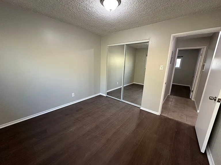 536 Saint Louis Ave — Photo 9