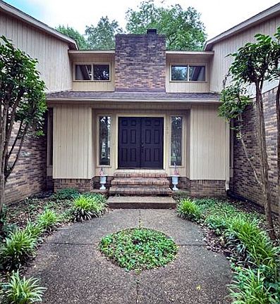 2nd image of 1726 Wiltshire Dr
