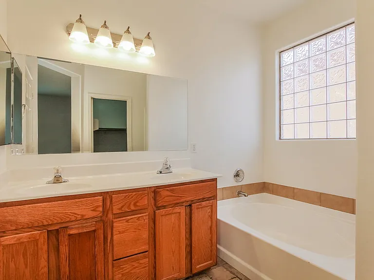 6829 S 68th Ln — Photo 10