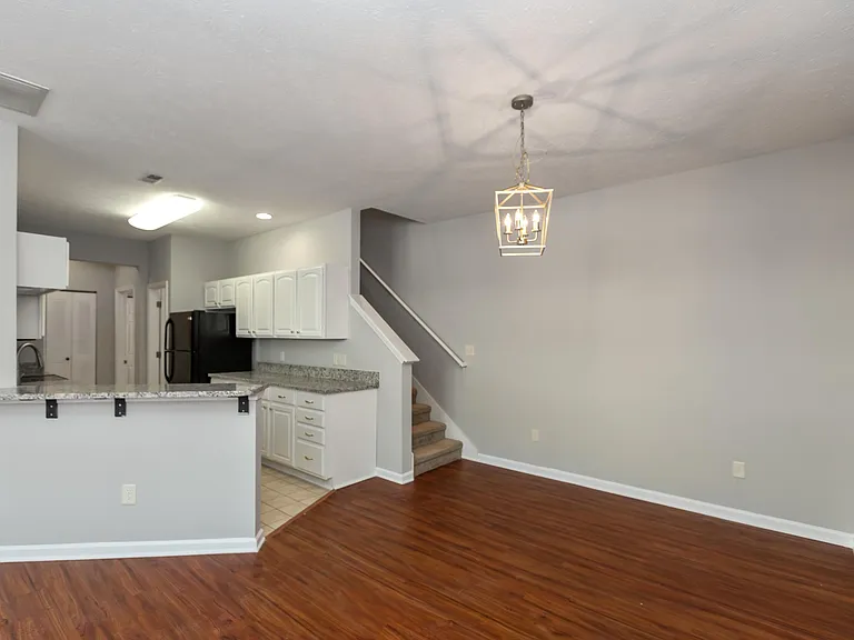 2218 Colfax Ln — Photo 5