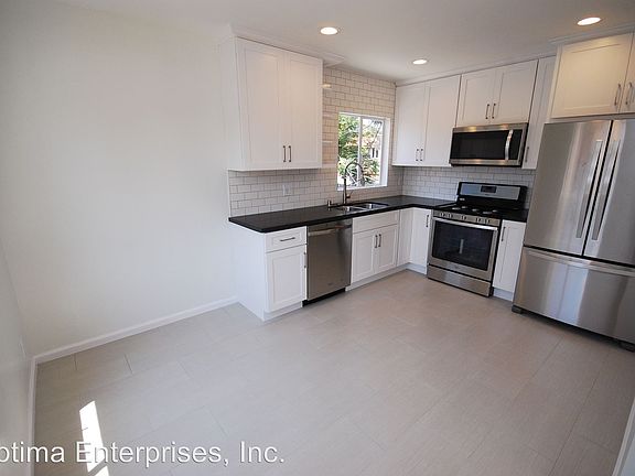 3rd image of 853 N Formosa Ave APT 06