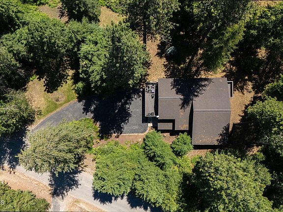 4th image of 316 Brisboys Rd