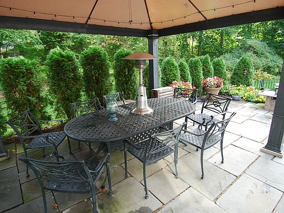 5th image of 10 Alden Ct