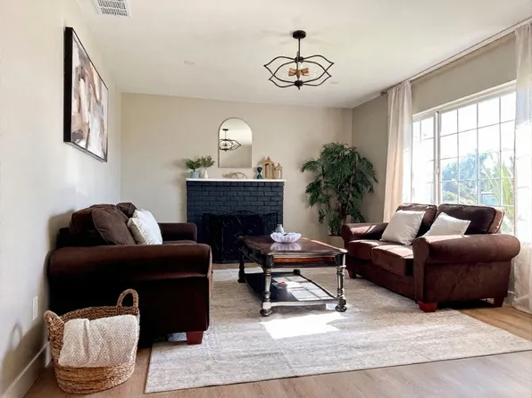 2911 S Spyglass Ct, Ontario, CA 91761