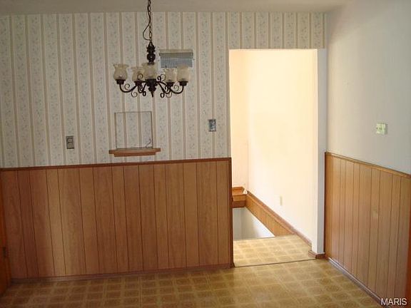 5th image of 9922 Madaford Ln