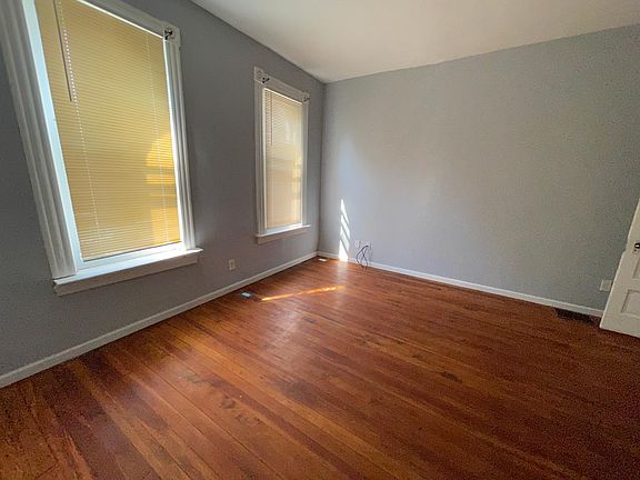 2nd image of 3852 Marine Ave