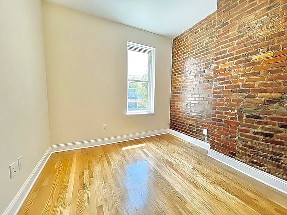 5th image of 733 Church Ave #2R