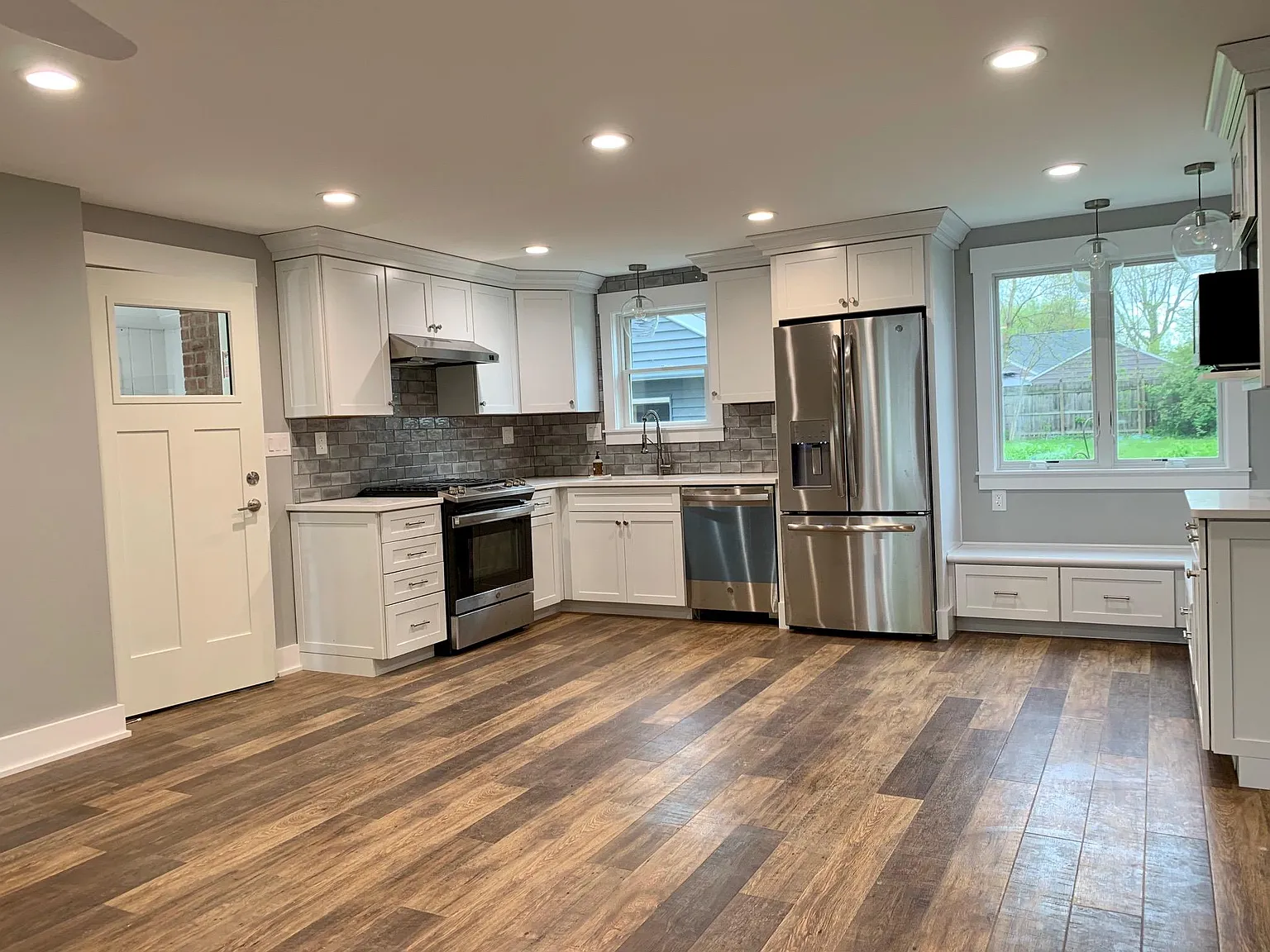 3 bed, 1400 sqft, $2,500 — Photo 2
