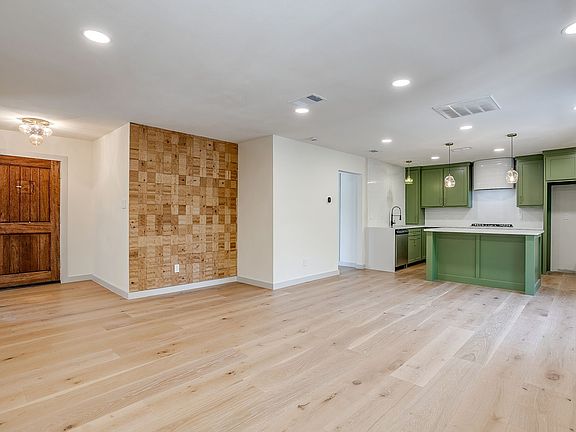 4th image of 2704 W Biddison St