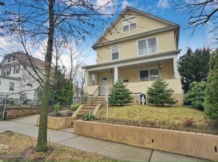 160 Silver Lake Rd, Staten Island, NY 10301
