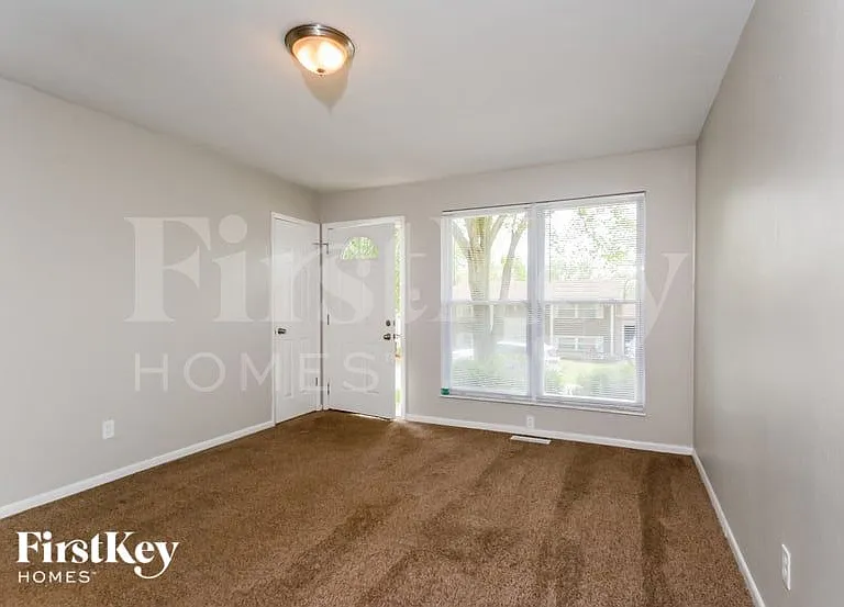 1555 Florida Dr — Photo 3