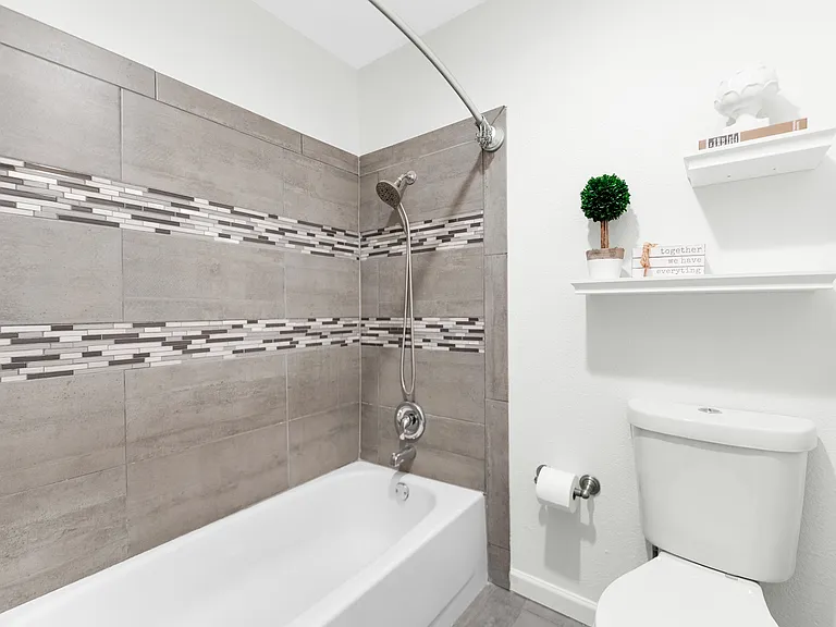 2600 Summertree Dr — Photo 19