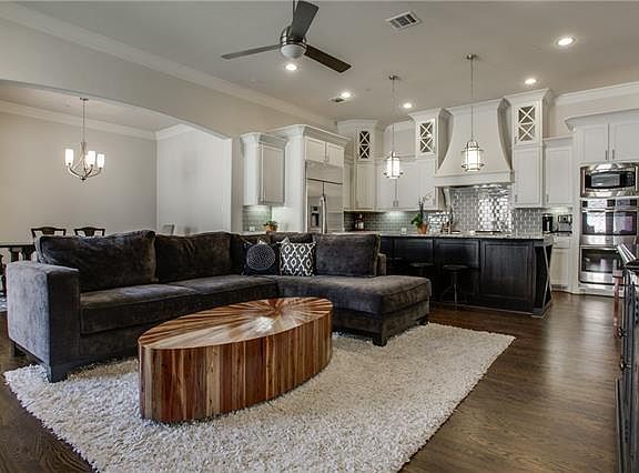 3rd image of 405 Palladian Blvd