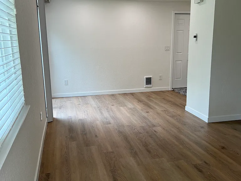 302 To 304 Dennis St SW — Photo 12