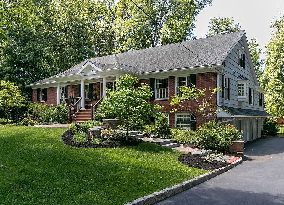 1st image of 12 Briarwood Dr