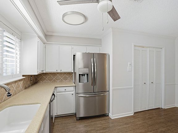 5th image of 2203 Twin Elms Dr
