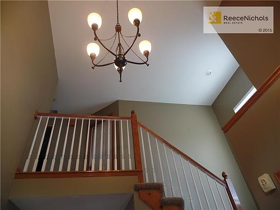 3rd image of 222 NE Chateau Dr