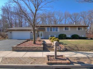 2611 Shale Ledge Rd, Eau Claire, WI 54703