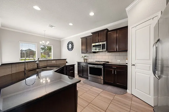 5804 Blackstone Dr — Photo 9