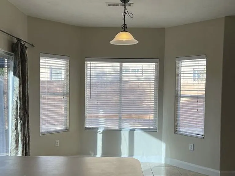 1058 S Red River Rd — Photo 5