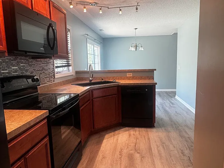 104 Republic Ct — Photo 6