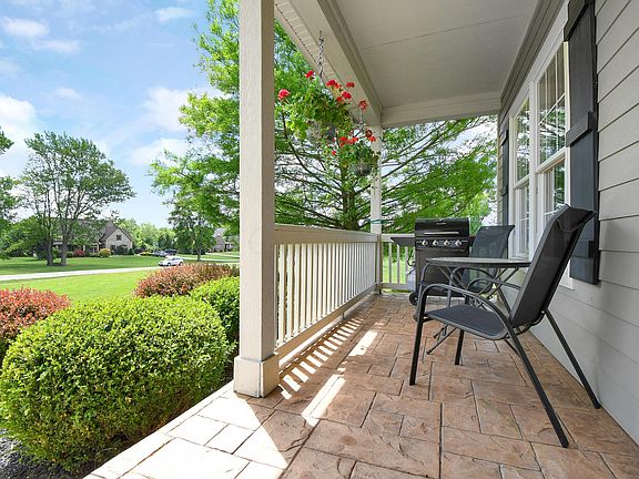 3rd image of 139 Stone Valley Dr SW