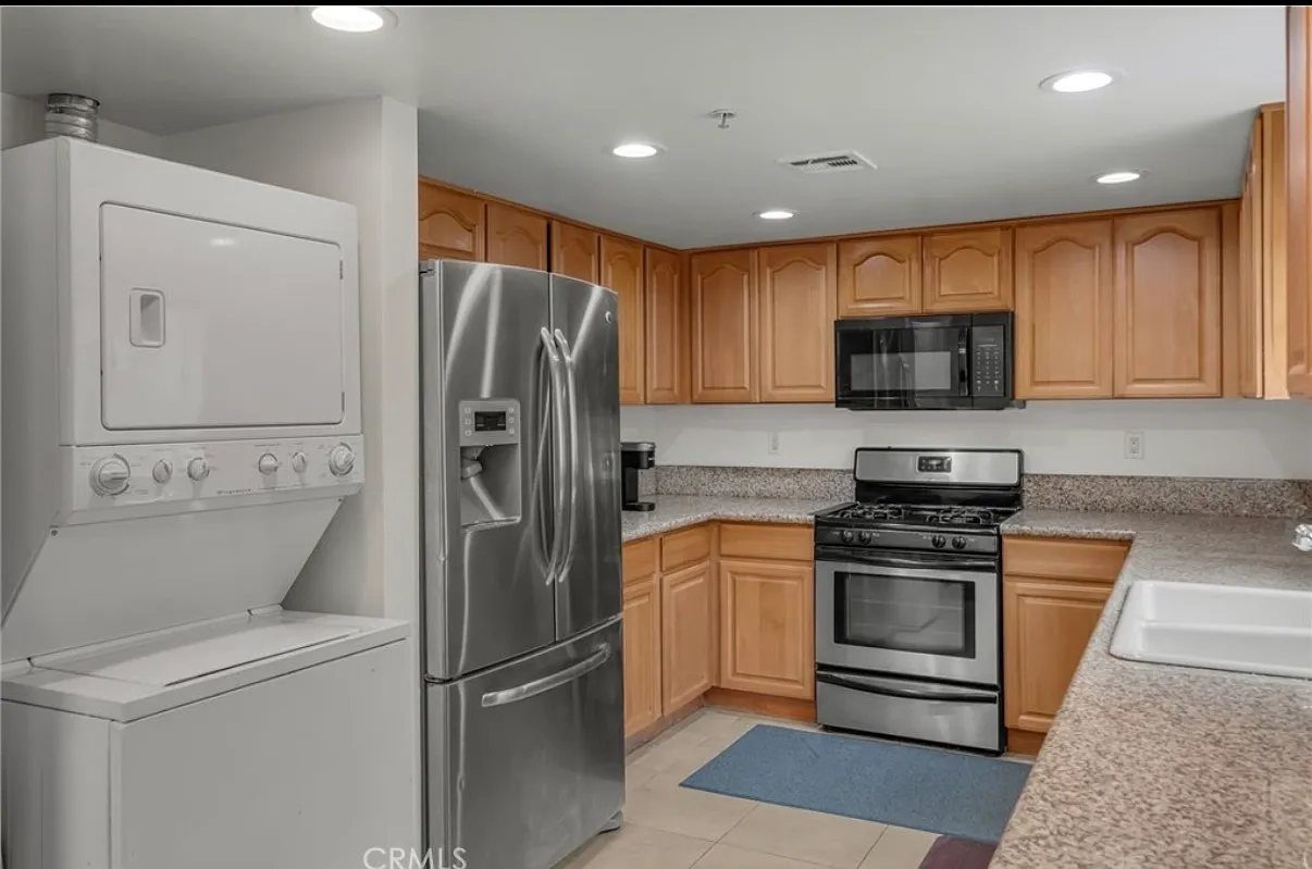 3 bed, 1130 sqft, $1,000 — Photo 2