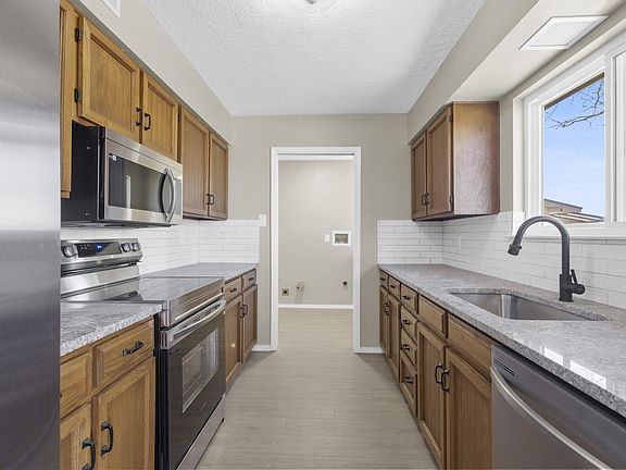 3rd image of 647 Duchess Dr NE