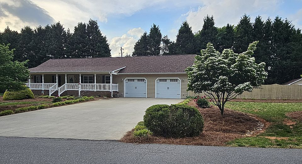 1st image of 121 Dogwood Acres Ln