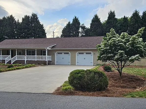 121 Dogwood Acres Ln, Madison, NC 27025