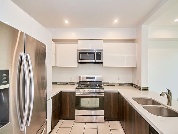 2nd image of 137 W 6th St APT 304