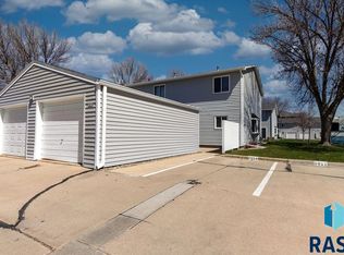 1014 S Newport Pl, Sioux Falls, SD 57106