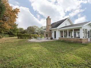 1900 Old Willow Rd, Northfield, IL 60093