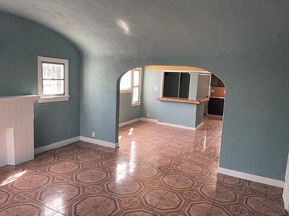 3rd image of 736 E 87th Pl