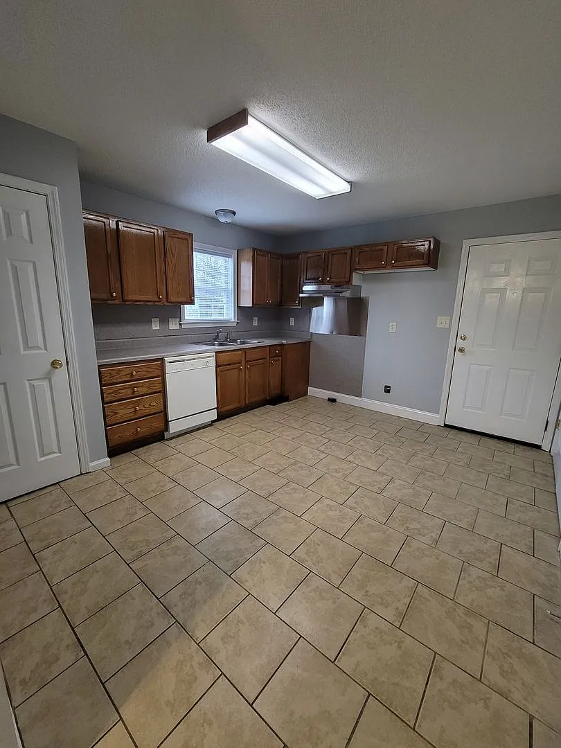 3 BR in High Point! — Photo 3