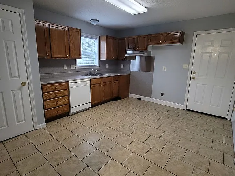 1111 Asheboro St — Photo 6