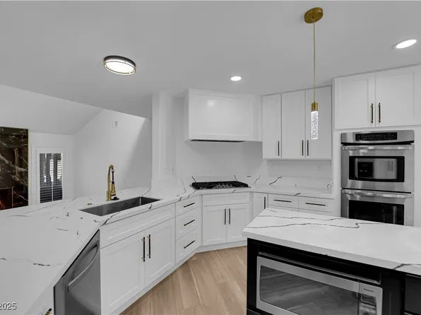 7368 Mission Hills Dr, Las Vegas, NV 89113