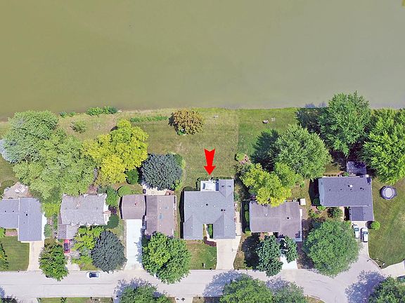 5th image of 409 Larchmont Ln