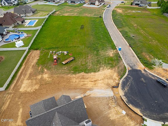 2nd image of 72 Swanbourne Cv