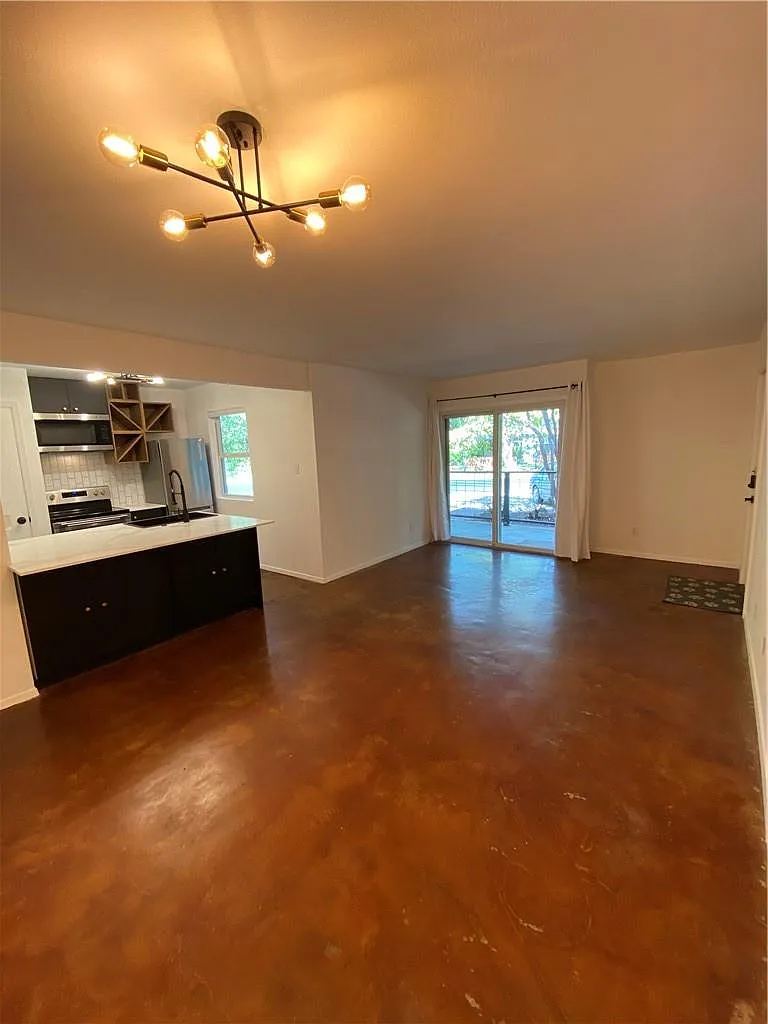 2 bed, 1.0 bath, 758 sqft, $1,975 — Photo 2