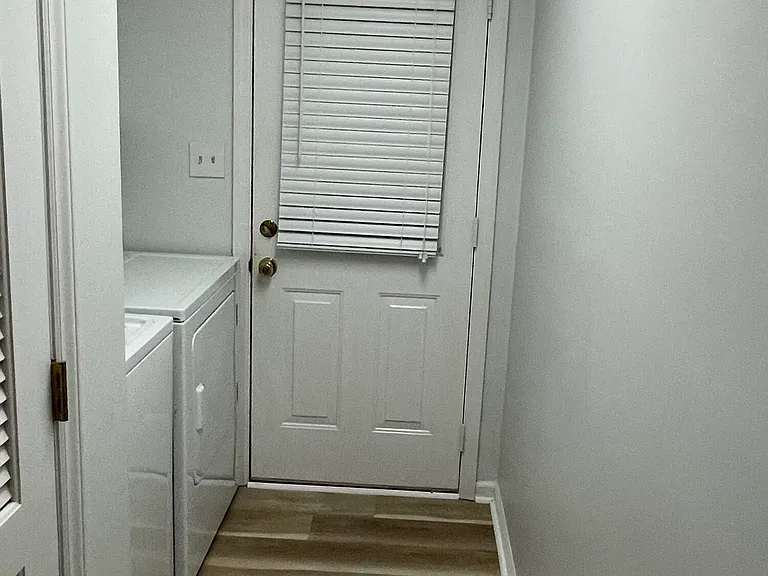 480 Saltaire Dr SW — Photo 40