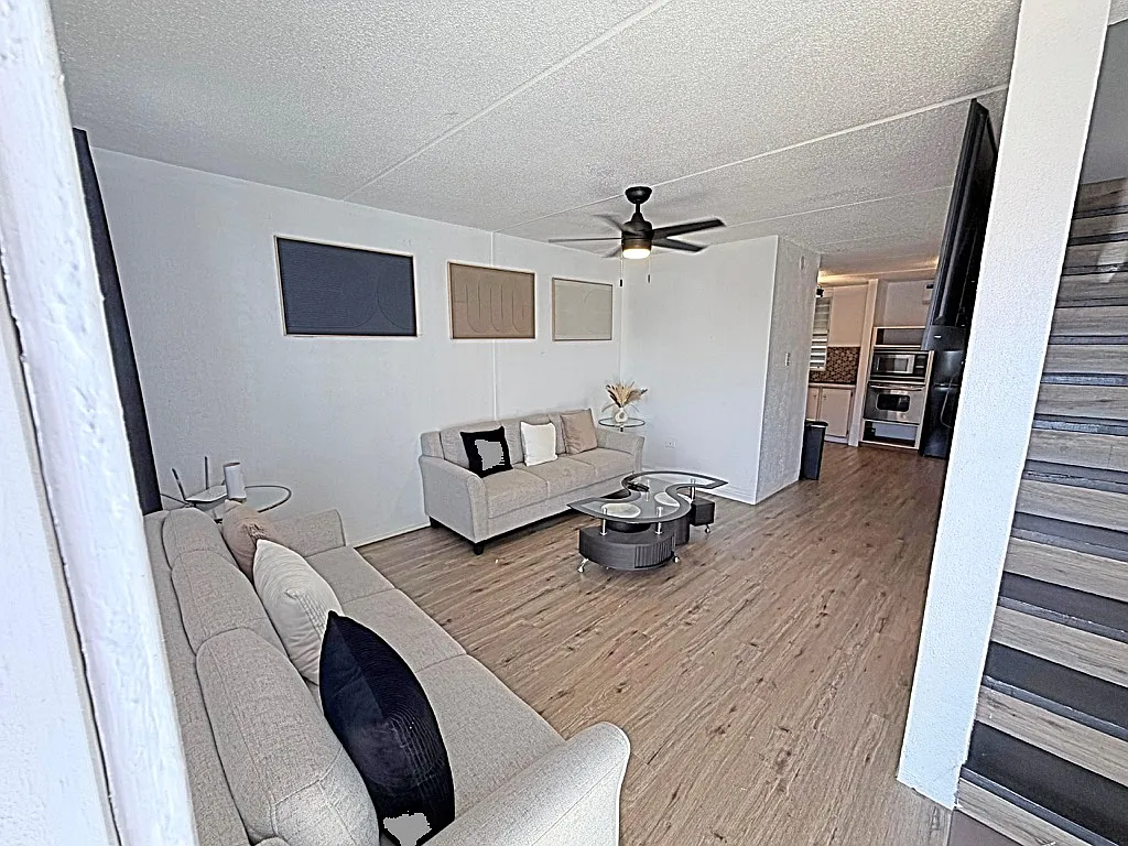 2 bed, 812 sqft, $1,800 — Photo 2