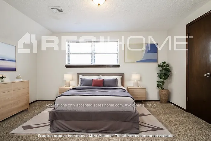 916 NW 9th St — Photo 8