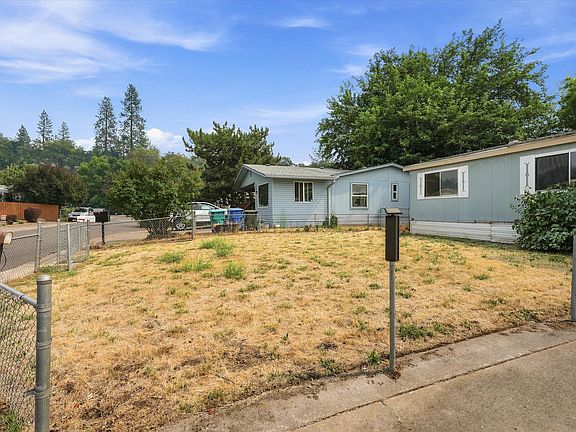 3rd image of 222 Meadow Ln