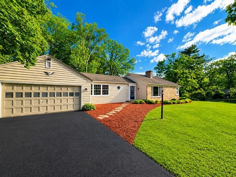 4827 Charles St, Rockford, IL 61108 | Zillow