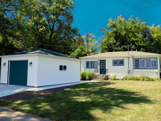 2016 Sunnyside Beach Dr, Johnsburg, IL 60051