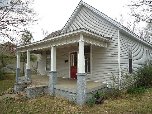 1st image of 713 N Poplar St