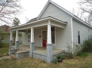 713 N Poplar St, Paris, TN 38242