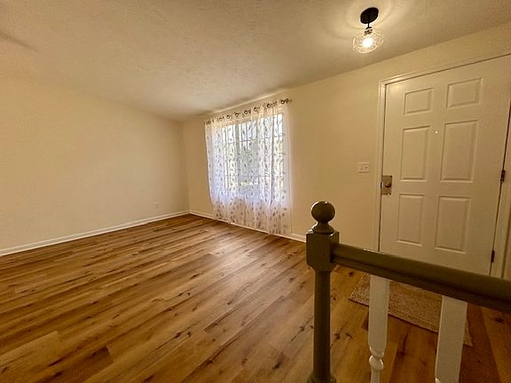 3rd image of 122 Hillwood Ct