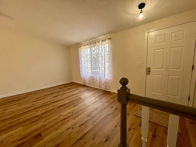 122 Hillwood Ct — Photo 3